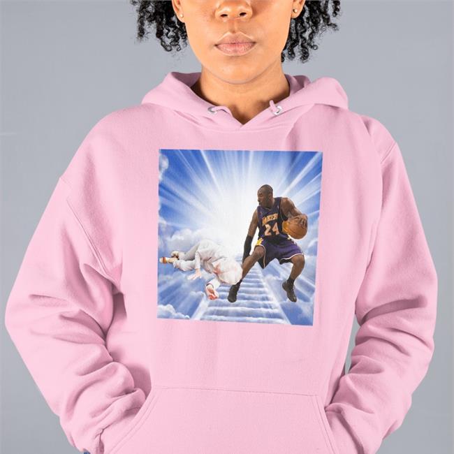 The Queen When She Runs Into Kobe T Shirt